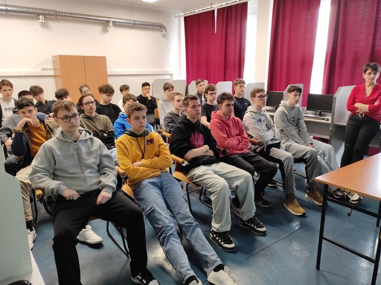 Digitális biztonság és pénzügyi tudatosság