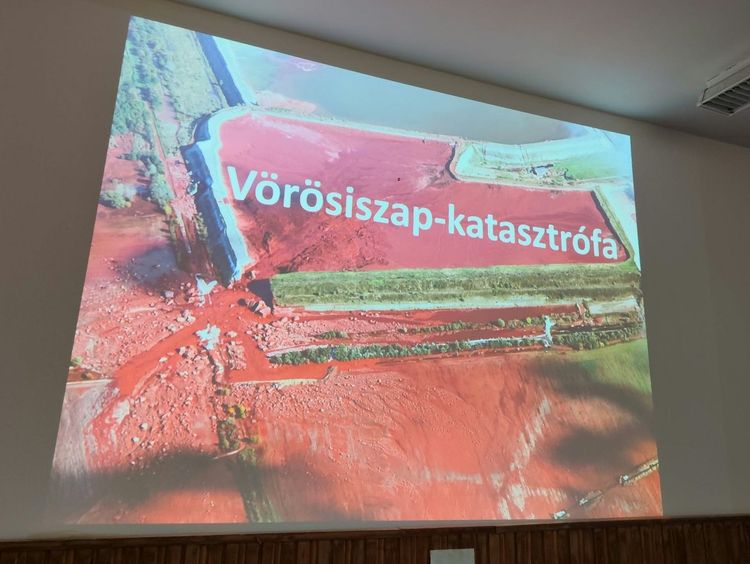 Megemlékezés a vörösiszap-katasztrófa áldozatairól