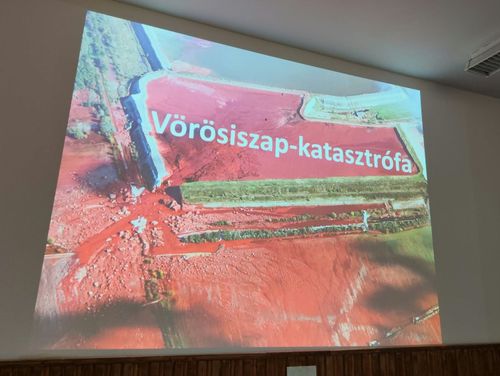 Megemlékezés a vörösiszap-katasztrófa áldozatairól